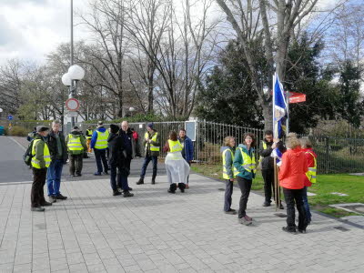 A und B warten auf den BMZ-Termin